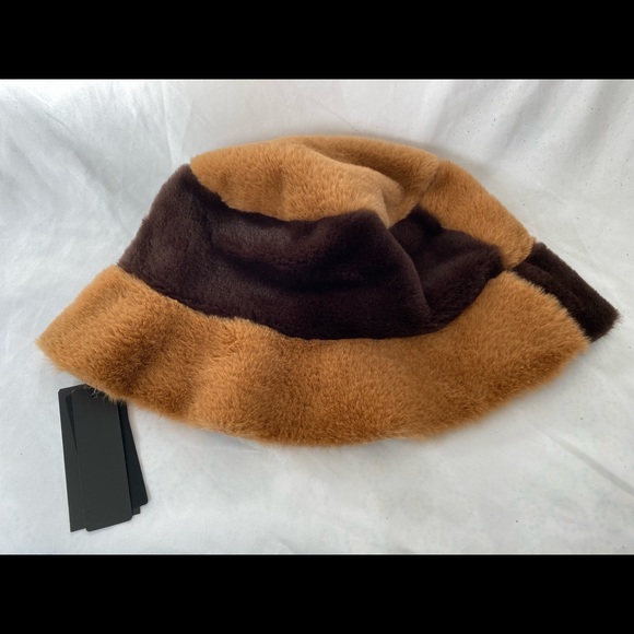 NWT Steve Madden faux fur bucket hat - Picture 2 of 7